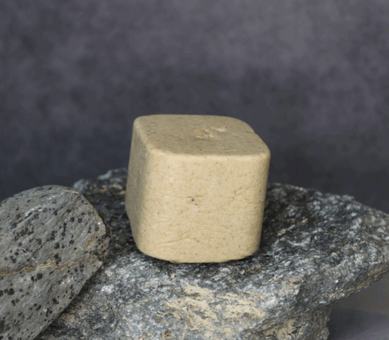 Shampoing solide pour cheveux secs - parfum thé vert