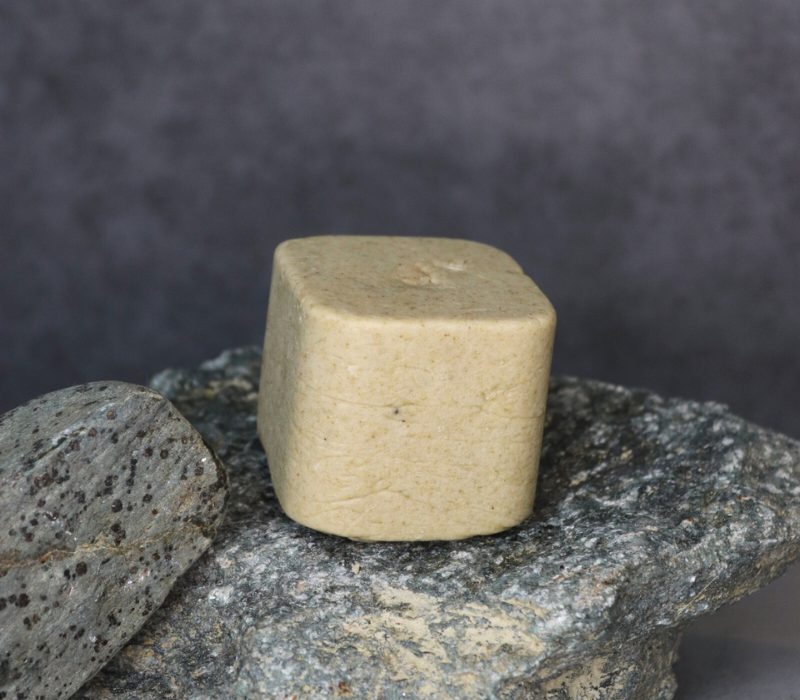 Shampoing solide pour cheveux secs - parfum thé vert